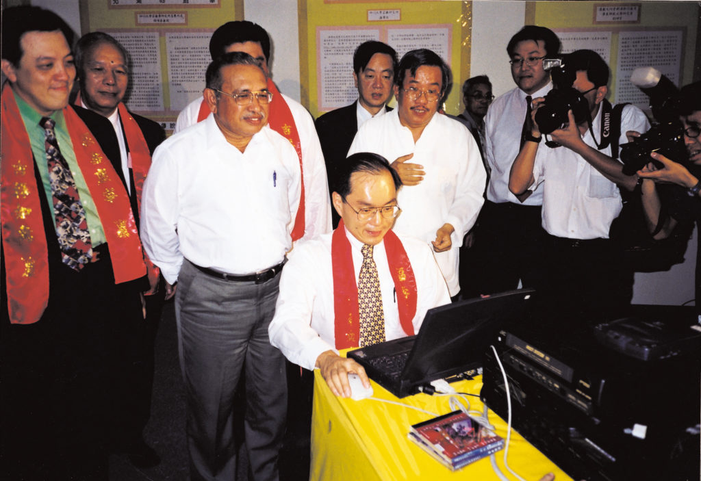1999年7月資料庫網站簡體版啟用
