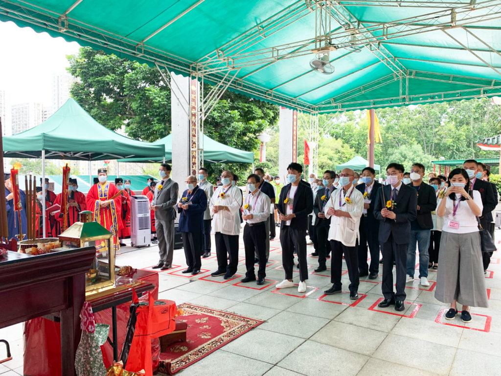 主禮嘉賓上香祈福