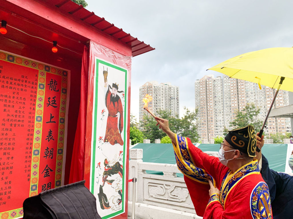 經師將金榜奏呈上天。