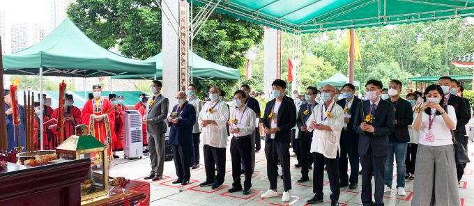 主禮嘉賓上香祈福
